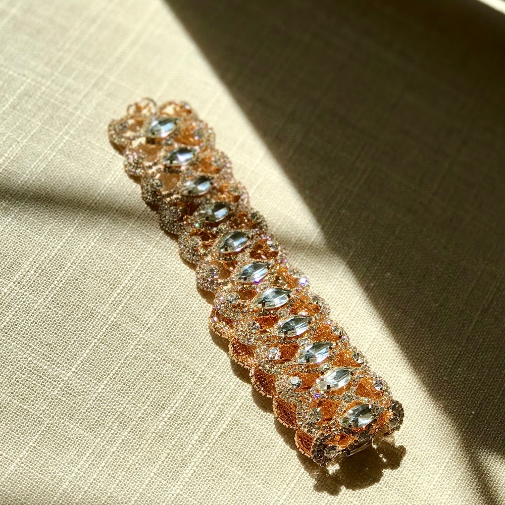 Sparkly chocker